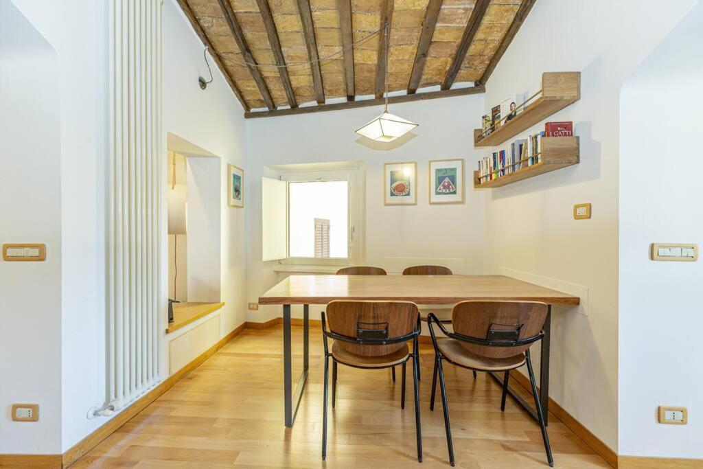 דירות Monti - Stunning Loft In The Heart Of Rome'S Monti מראה חיצוני תמונה